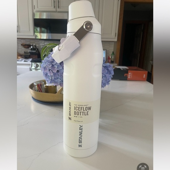 Stanley 36oz Stainless Steel IceFlow Aerolight Fast Flow Water Bottle - Polar - Picture 1 of 6